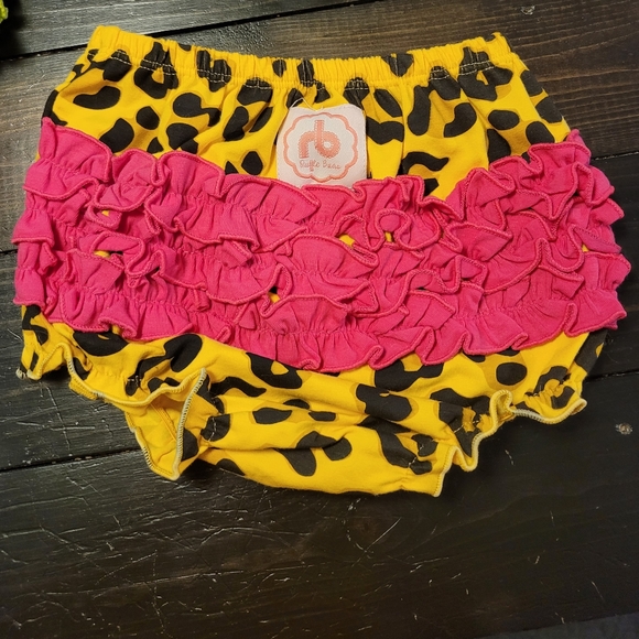 3 for $10 🤎Ruffle buns diaper covers - Picture 3 of 6